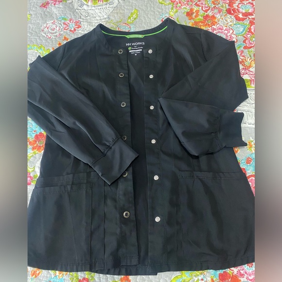 Healing Hands Black Scrub Jacket. Size medium - Picture 1 of 3